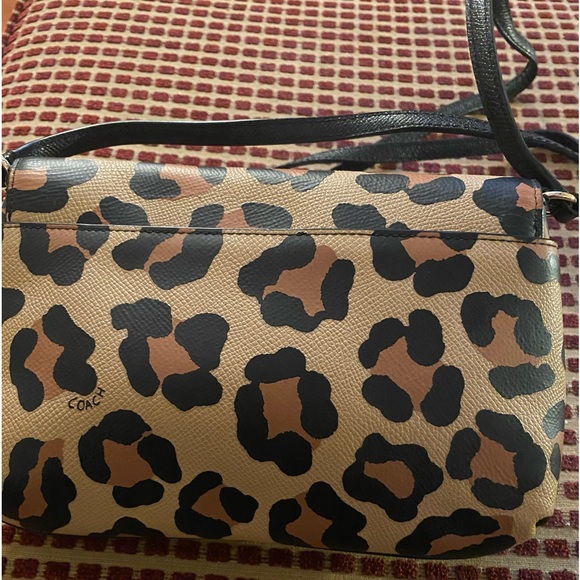 New Coach turn lock Demi cross over bag - Picture 2 of 4